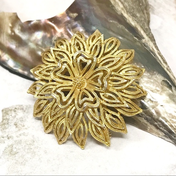 Vintage Lisner Brooch - Picture 3 of 5